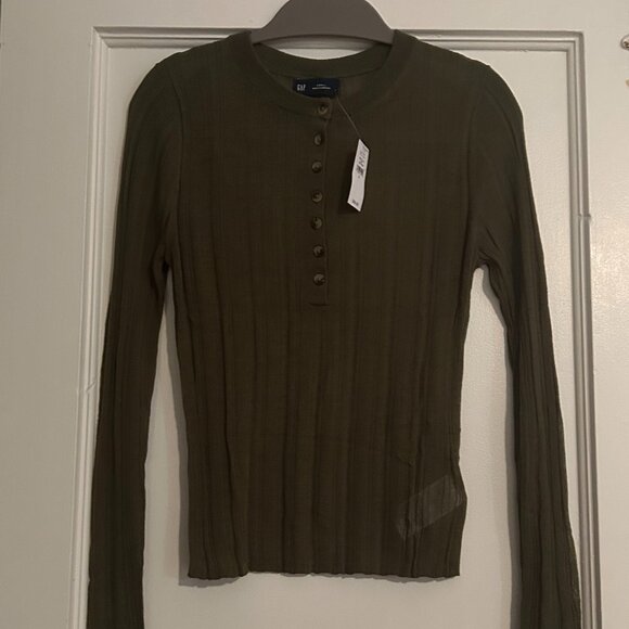 Gap Sheer Rib Henley Sweater in Olive (Size S) - NEW with tags - Picture 2 of 5